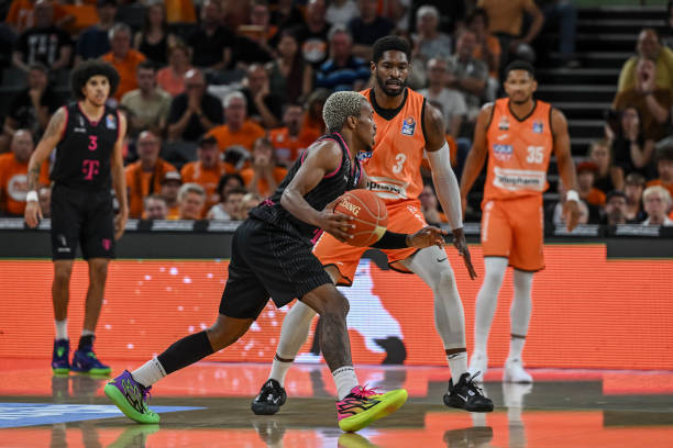 而愤愤不平 而愤愤不平